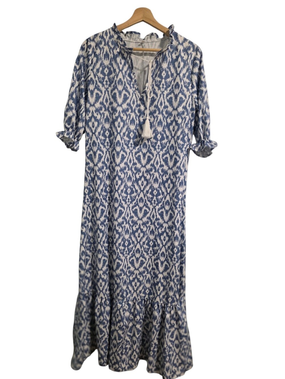 Blue & White Boho Print Ruffled Maxi Caftan Dress V-Neck Tassle Tie Sz L EUC